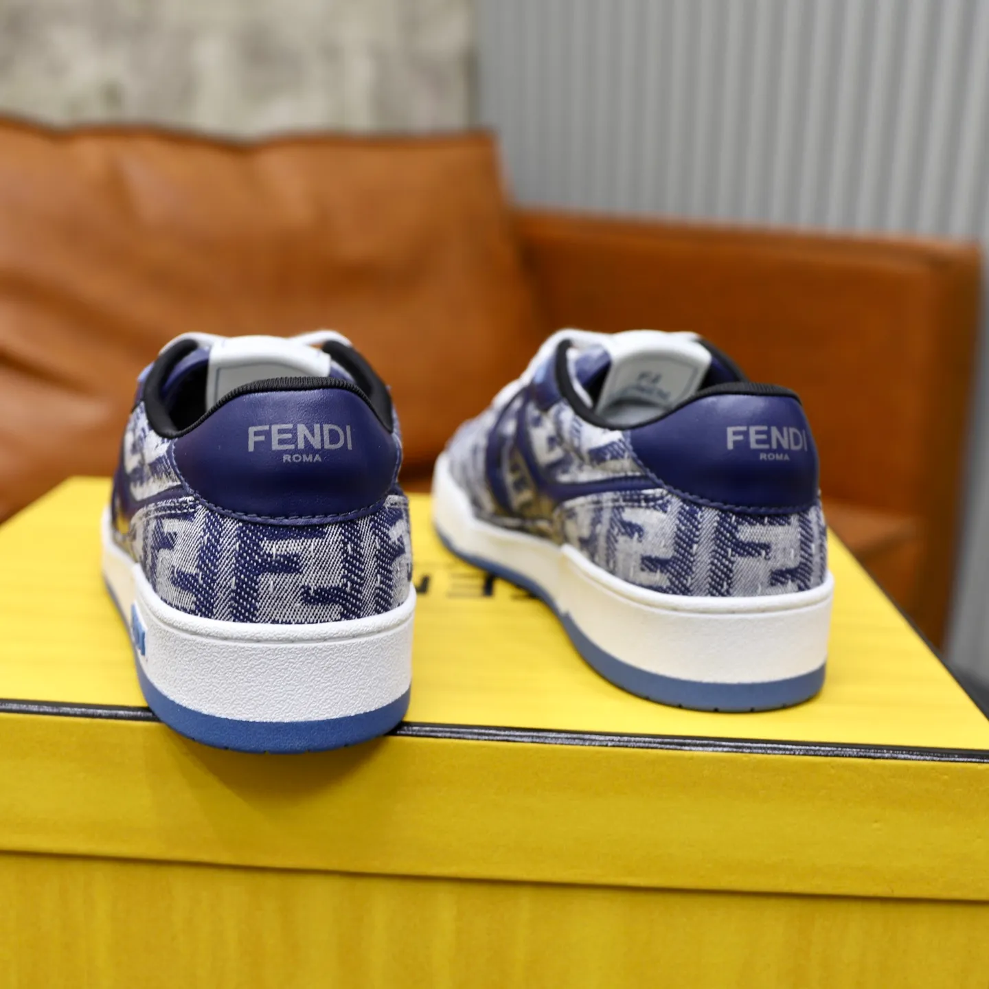 Ex-factory price: 640🔥Couple model (top original order) Brand: FENDI Size: 35-44 (customized for men 38 and 45) Grade: original order quality High version Material: Imported original cowhide stitching ➕ High-quality and comfortable lining Original TPU lightweight anti-slip outsole Style category: Travel fashion casual shoes Versatile trend
